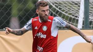 À espera de decisão, Lucas Lima prevê um clima de guerra em São Januário