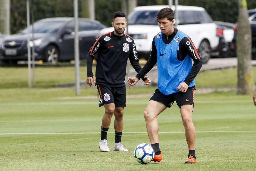 Com sombra de Carille no Corinthians, Jair evita coletiva e não revela escalação