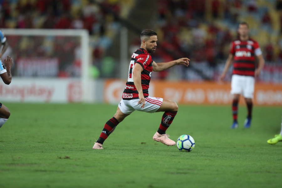 Para ‘final’ contra Cruzeiro, Diego e Paquetá disputam vaga de meia no Flamengo