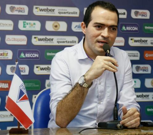 Cartola está otimista na permanência de Ceni