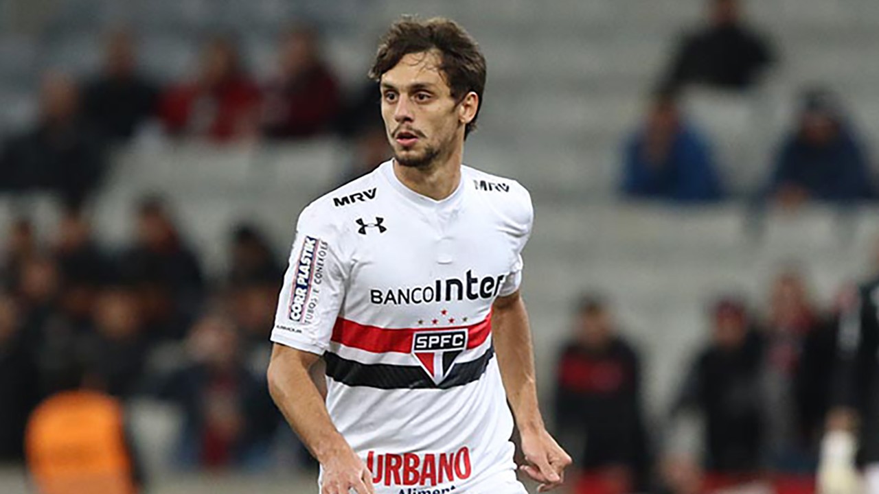 Apos lesão e em má fase, Rodrigo Caio vive ano para esquecer no São Paulo