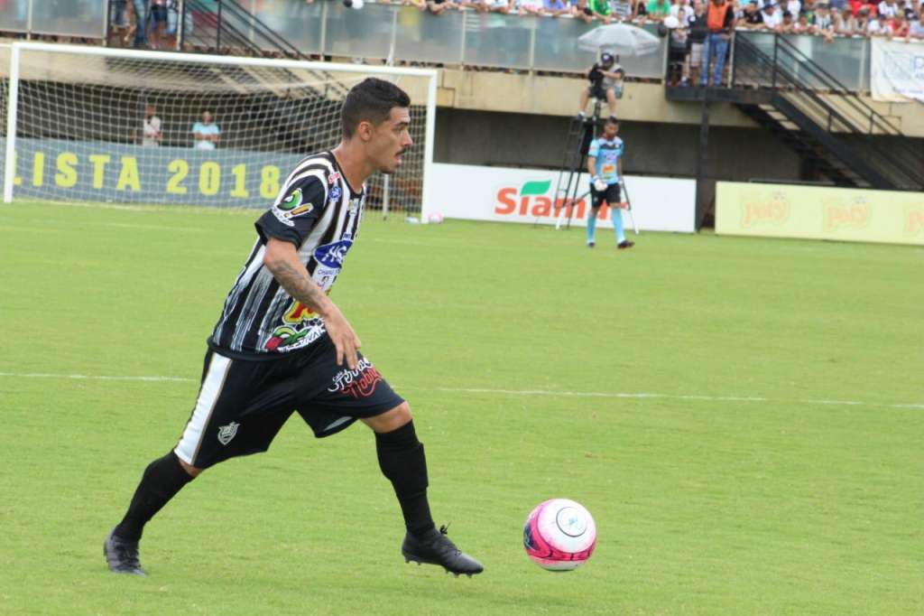 Léo Aquino durante duelo com o Atibaia pelas semifinais da Copa Paulista / Oficial CAV
