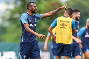 Renato faz mistério e fecha último treino do Grêmio antes de pegar o Vitória