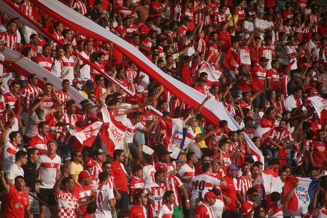 Torcida do CRB vibrou com a virada e a permanência na Série B! - Douglas Araújo/CRB