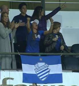 Rainha Marta bomba no Instagram e rouba cena em acesso do CSA