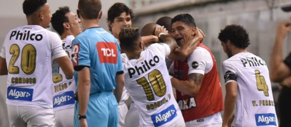 Renato celebra despedida dos sonhos no Santos e espera ter êxito como dirigente