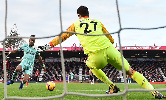 INGLÊS: Arsenal sua contra o Bournemouth, mas volta a vencer e mantém caça aos líderes