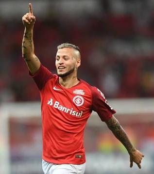 Nico López fez os dois gols do Colorado