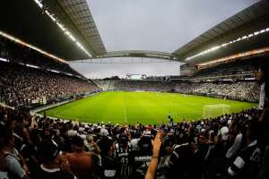 Jair Ventura evita comentar possível retorno de Carille ao Corinthians