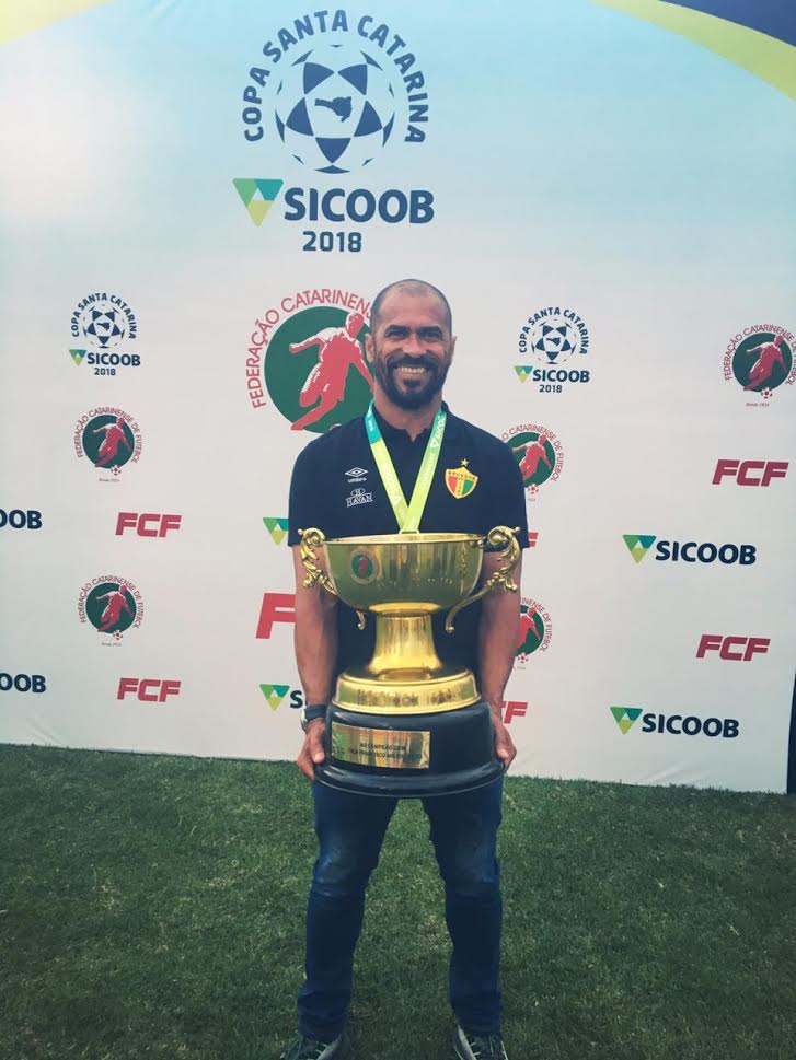 Gaúcho: Após conquistar tetra, técnico acerta com clube tradicional do Sul