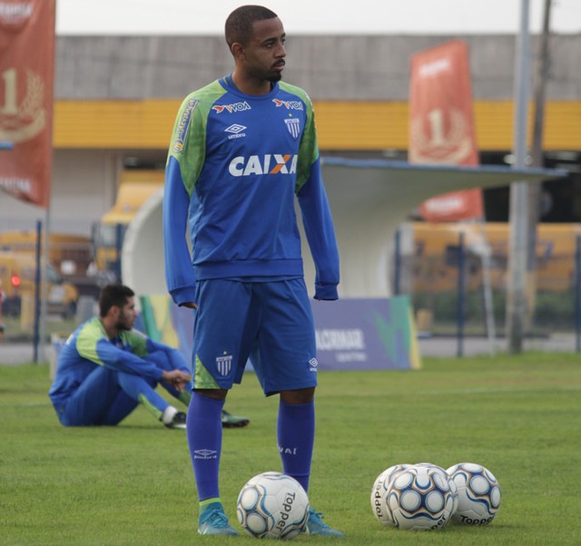 Paulista A2: Destaque no Avaí, meia pode não voltar a Portuguesa Santista