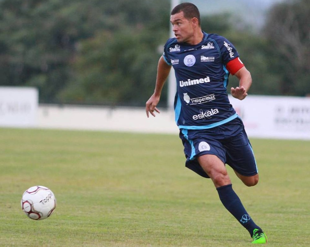 Marcelo Cordeiro marcou dois no empate com o Vila Nova