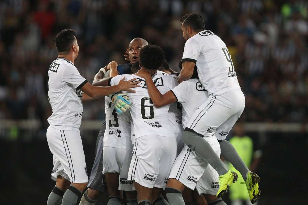 Botafogo bate Paraná no Brasileirão