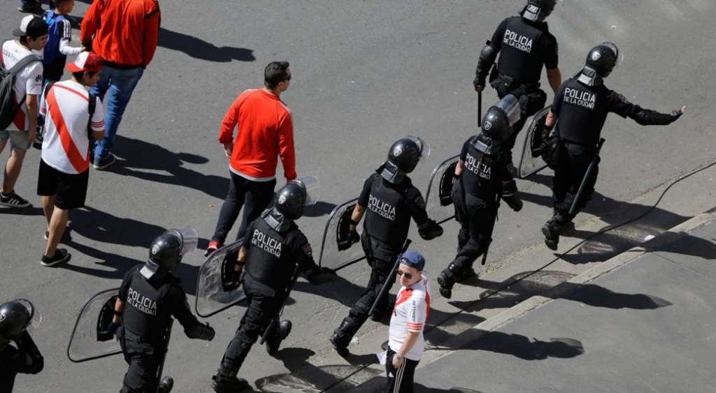 Torcida do River atacou o ônibus do Boca Juniors