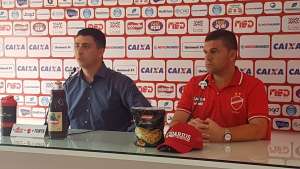 Goiano: Ex-Guarani, Umberto Louzer é apresentado no Vila e promete time aguerrido