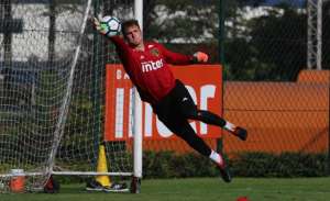 São Bento 'flerta' com jovem goleiro mas São Paulo descarta empréstimo