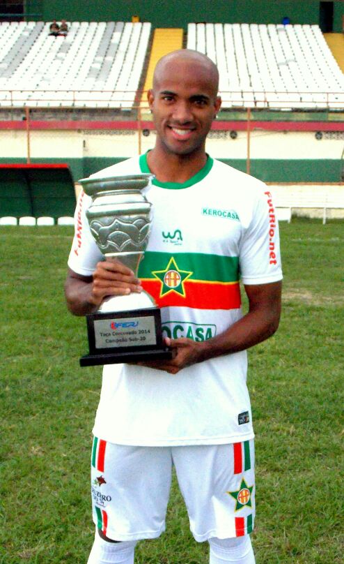 Promissor lateral, que estava atuando na Portuguesa-RJ, analisa propostas para 2019