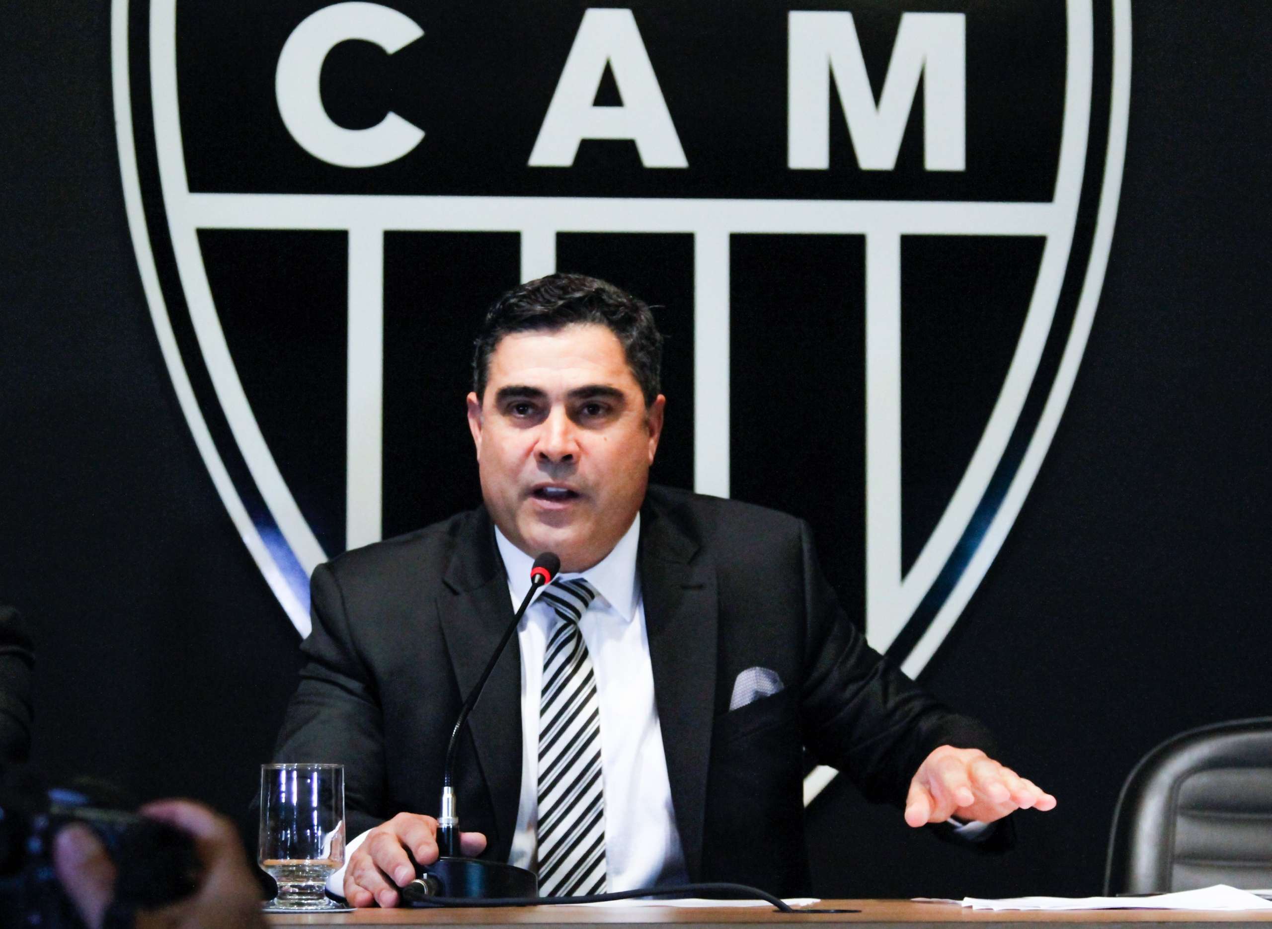 Atlético-MG promete arcar com salários atrasados antes de ‘decisão’