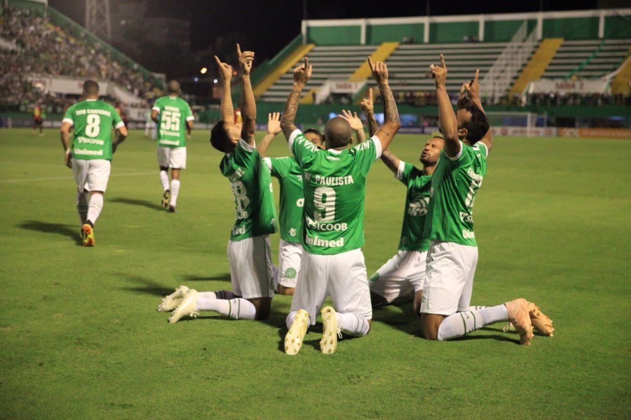 Sobreviventes de tragédia da Chapecoense tentam voltar a ter vida normal