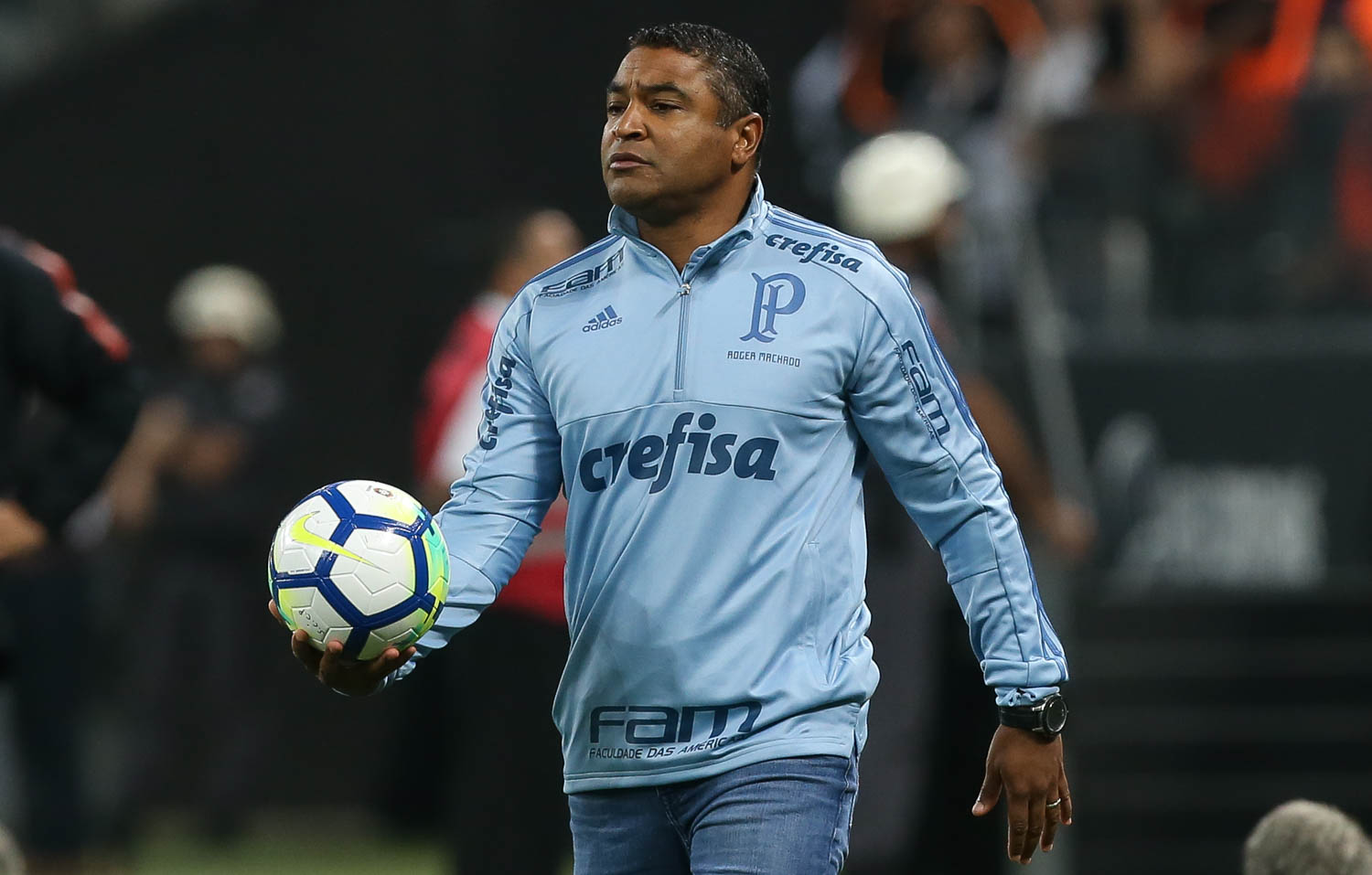 Roger Machado é sondado por Santos e Goiás, mas ganha força no Grêmio
