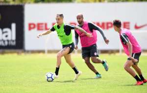 Pottker e Damião ficam fora de treino e são dúvidas no Inter; Dourado é poupado
