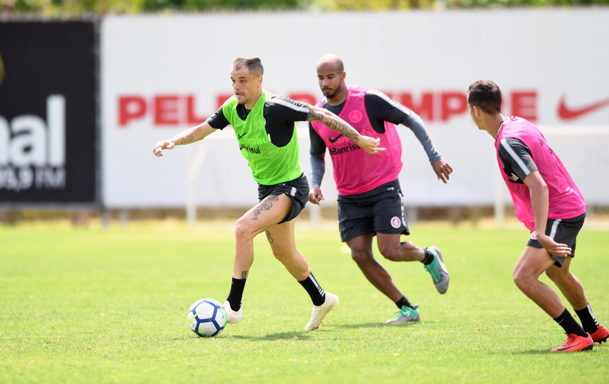 Pottker e Damião ficam fora de treino e são dúvidas no Inter; Dourado é poupado