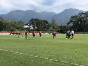 Marlos Moreno e Vitinho se lesionam em treino e podem desfalcar Flamengo