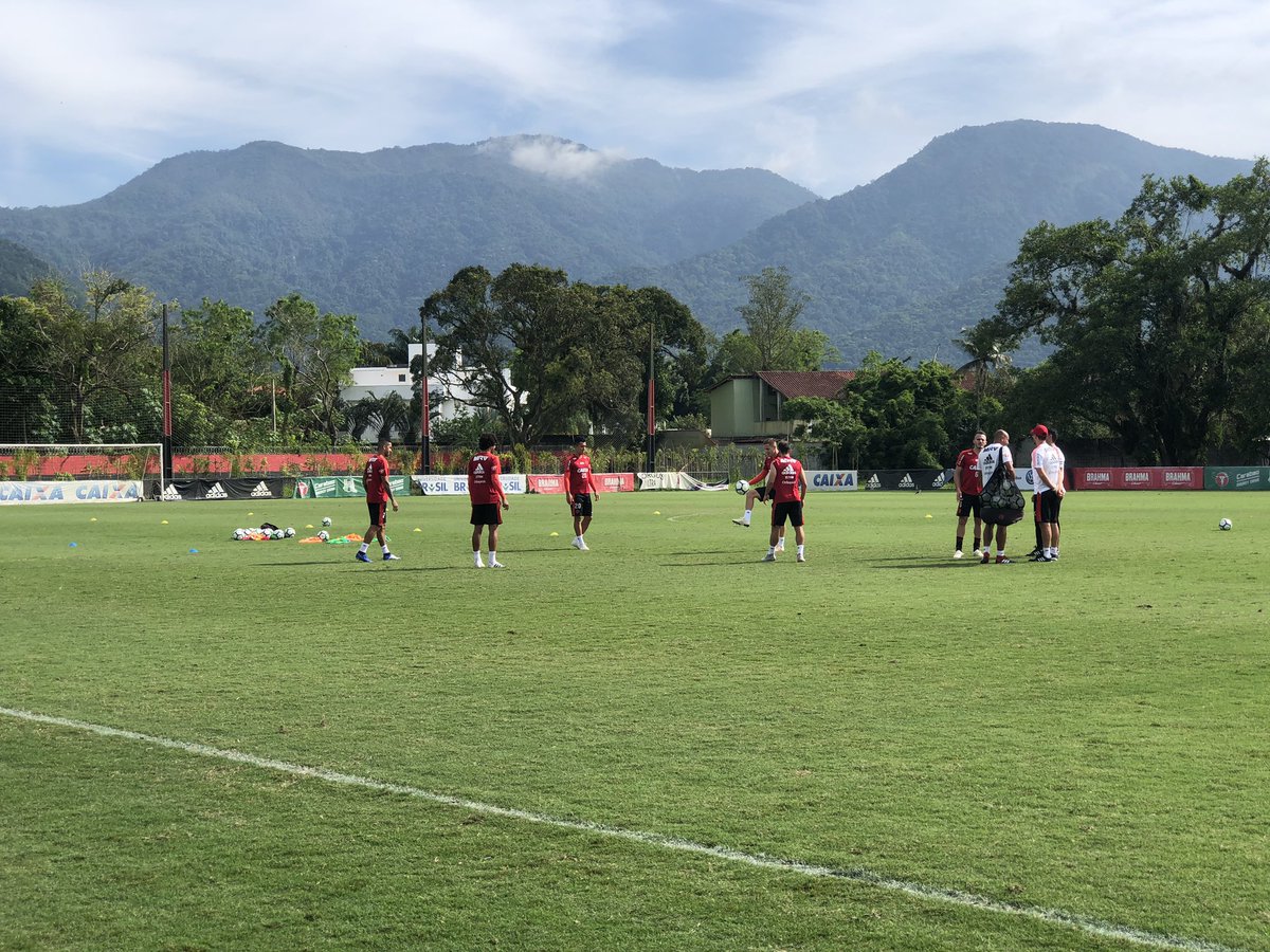 Marlos Moreno e Vitinho se lesionam em treino e podem desfalcar Flamengo
