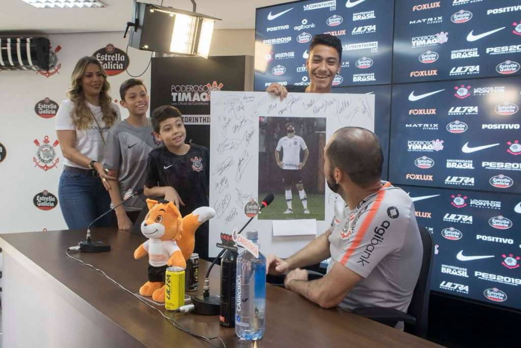 Danilo foi homenageado pelos filhos e pela esposa. (Foto: Ag Corinthians)