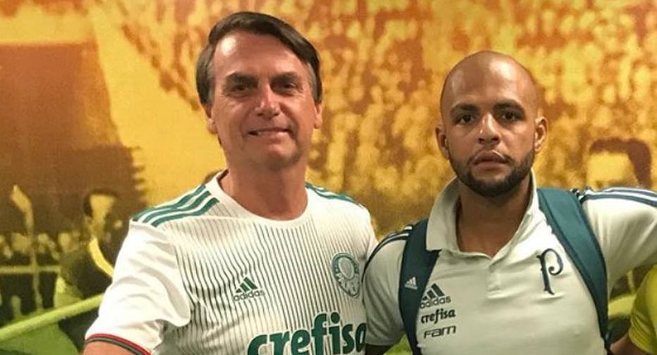 Bolsonaro descarta entregar taça ao Palmeiras: ‘Não estou com essa bola toda’