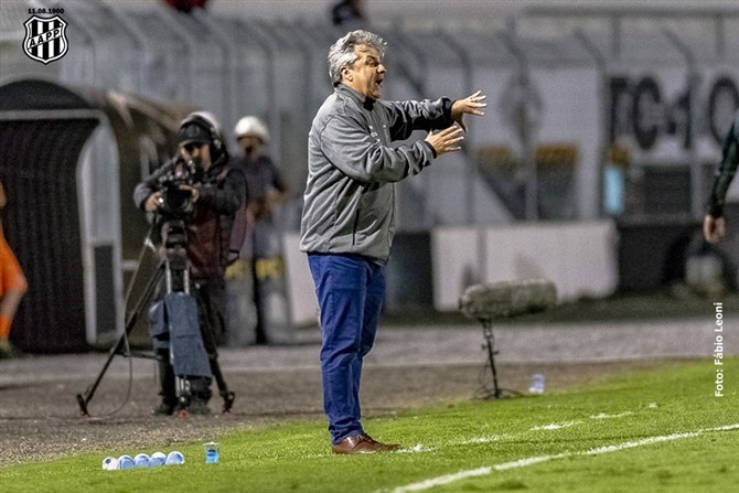 Time rebaixado para Série B pode “roubar” técnico da Ponte