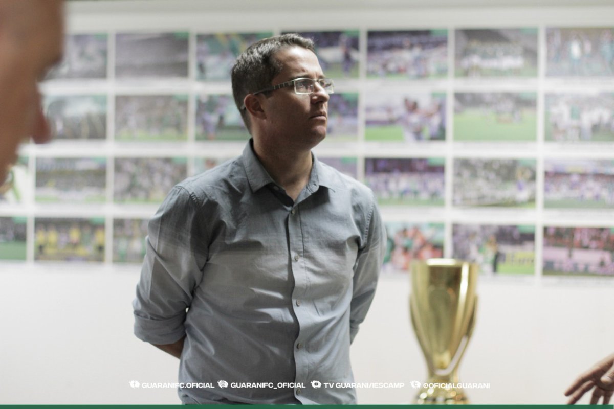 Ex-Corinthians, Osmar Loss é apresentado no Guarani e enaltece clube: “Time de tradição”