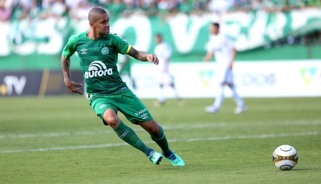 Atacante da Chapecoense mostra motivação para “honrar nome dos que se foram”