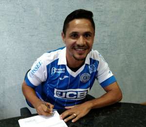 Paulistão: São Bento renova com Fábio Bahia, volante com mais de 100 jogos pelo clube