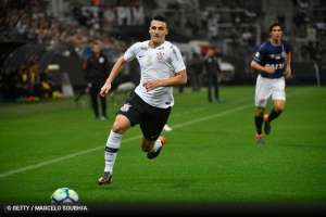 Osmar Loss indica e Guarani tenta contratar quatro jogadores do Corinthians