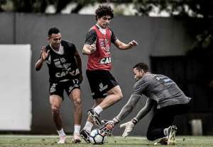 Goleiro é vetado com dores no ombro e deixa Santos com dez desfalques