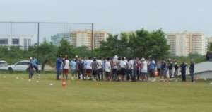 Torcedores invadem treino do Fluminense e cobram elenco por resultado