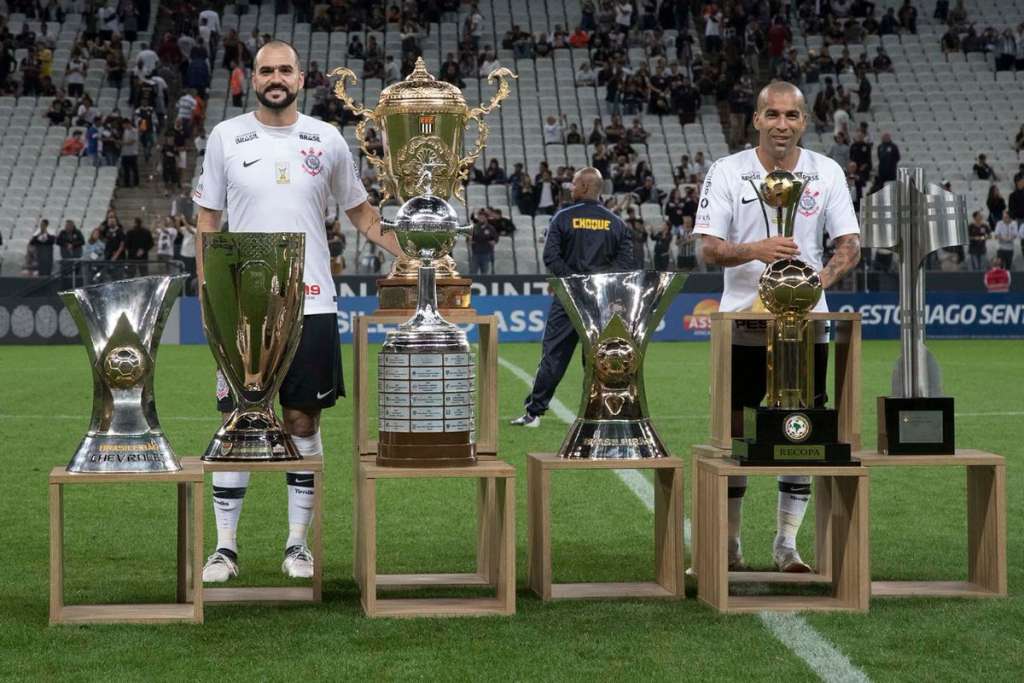 Sem Emerson Sheik e Danilo em 2019, Corinthians economiza para reforçar o time