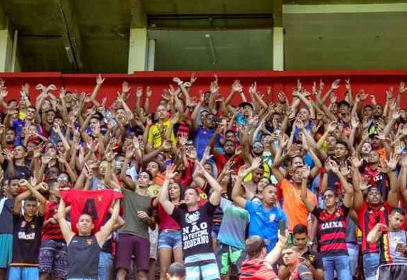 Em treino aberto, torcida do Sport presta apoio antes da decisão