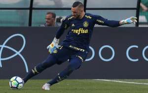 'Sou um goleiro raiz. Não dou piruetas', diz Weverton sobre boa fase no Pameiras