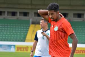 Botafogo-SP entra na briga com Guarani por volante do Fluminense