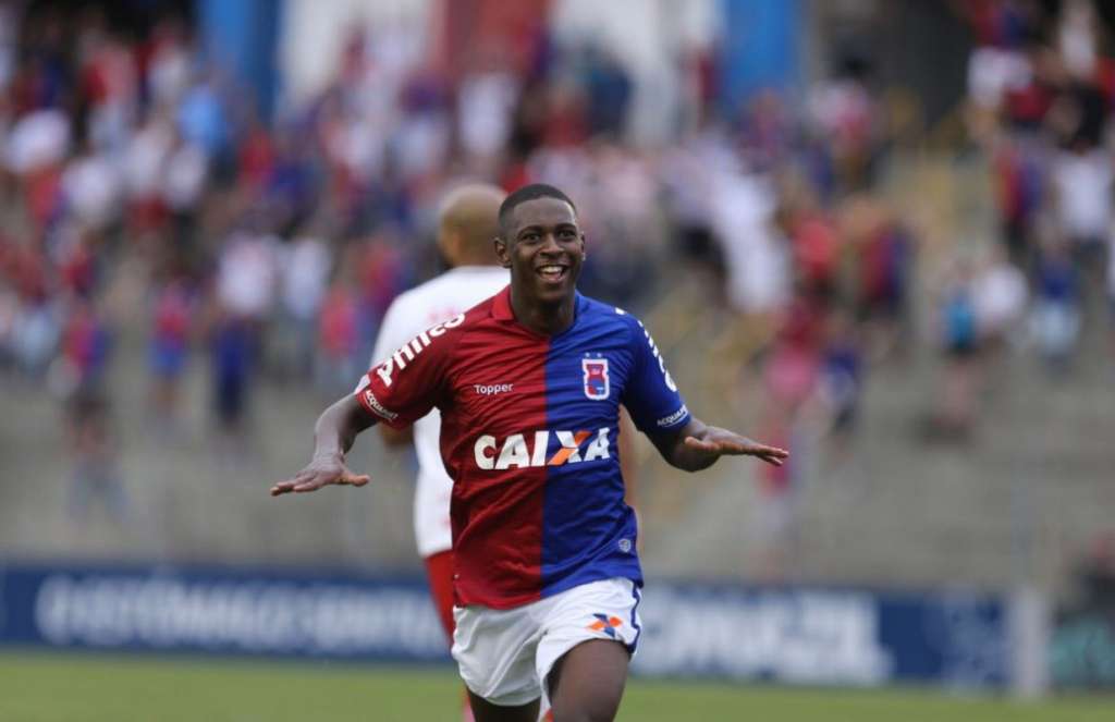 O meia Jhonny Lucas pode estar de saída do Paraná Clube na próxima temporada
