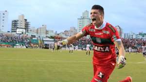 Sem Diego Alves, Flamengo pode contratar ex-goleiro do Figueirense