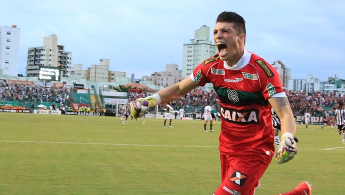 Sem Diego Alves, Flamengo pode contratar ex-goleiro do Figueirense