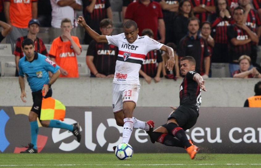 Alagoano: CSA anuncia pacotão com lateral dispensado pelo São Paulo