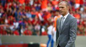 Reconhecido, Milton Mendes dá indícios de que deseja seguir no Sport