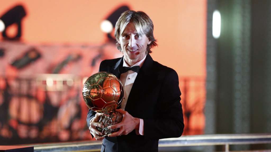 Luka Modric recebeu a bola de ouro