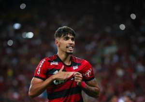 Meia diz que deixa Flamengo com 'coração apertado', mas já cogita volta