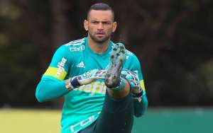 Weverton exalta papel de patrocinadora em título e competitividade no Palmeiras