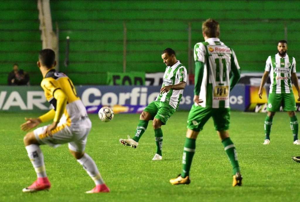 Diones fala sobre passagem no Juventude e espera definir futuro nos próximos dias. Foto: Arthur Dallagrave / Divulgação / Juventude